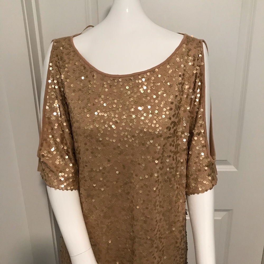 Women’s INC sequin top. NWT